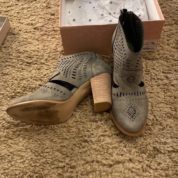 Grey booties - Picture 2 of 2